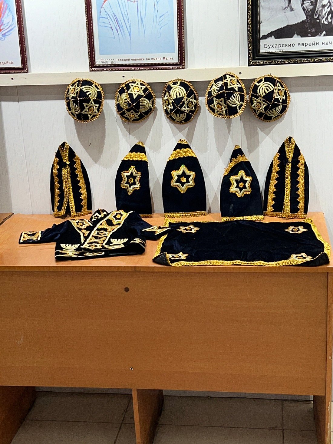 Gallery dedicated to Bukharian Jews.